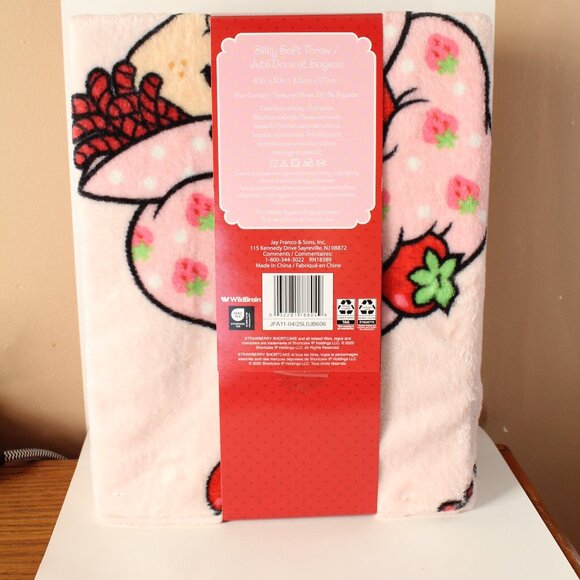 Classic Strawberry Shortcake  Silky Soft Throw 40" x 50" - Picture 2 of 3